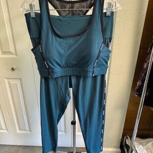 Peloton Blue Leggings Comfortable Stretchy Fit with Matching Sports Bra